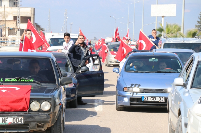 300 araçlık konvoyla Mehmetçiğe destek