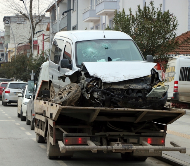 Öğrenci servisi ile panelvan çarpıştı: 4'ü öğrenci, 6 yaralı