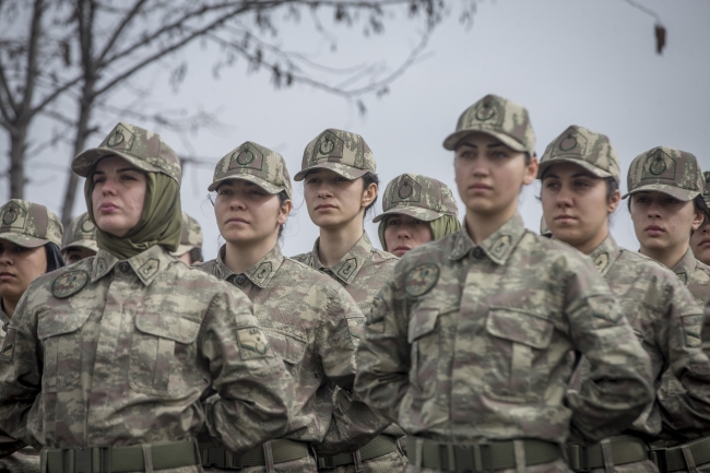 Jandarma'ya katılacak kadınlara eğitim veriyor