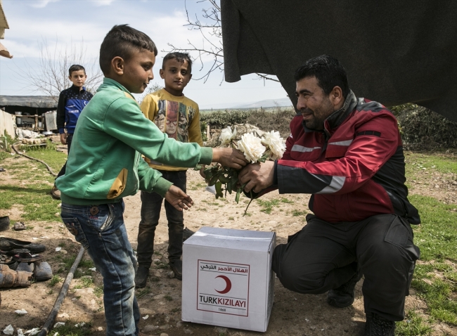 Türk Kızılayı'ndan Afrin'e insani yardım konvoyu