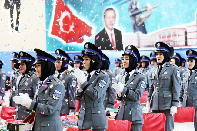 153 Afgan kadın polis mezun oldu