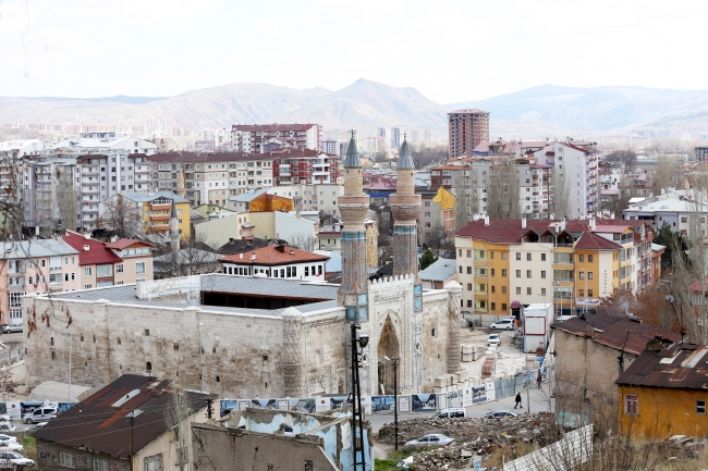 'Mavi Medrese'de son rötuşlar