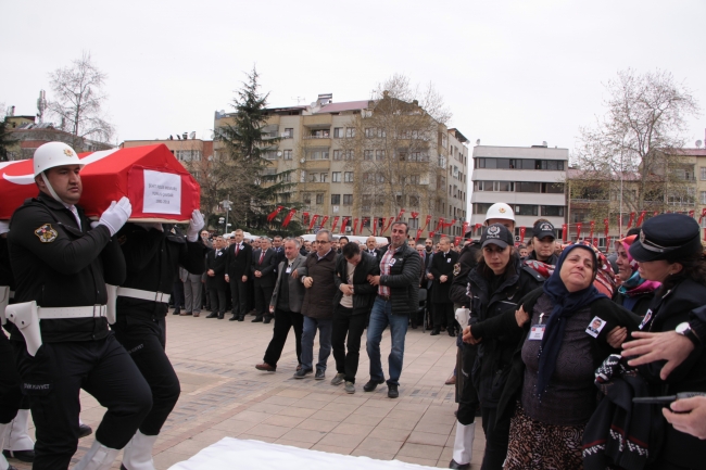 Şehit polis Yunus Çavdar son yolculuğuna uğurlandı