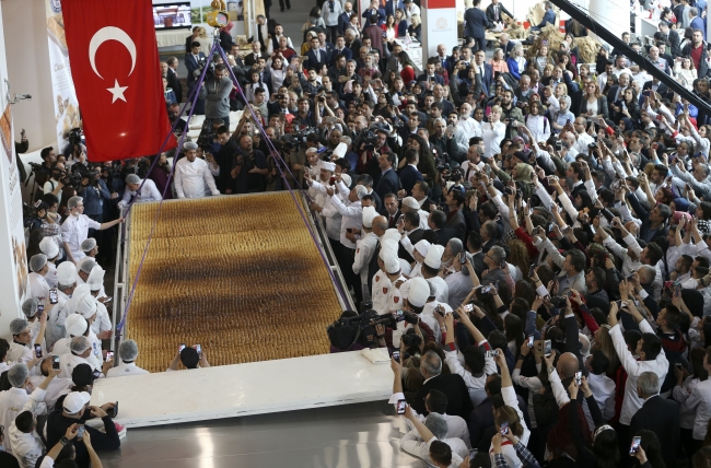 "Dünyanın en büyük baklavası" başkentte yapıldı