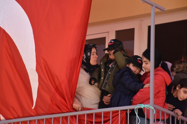 Şehit Jandarma Uzman Çavuş Çetin'i on binler son yolculuğuna uğurladı