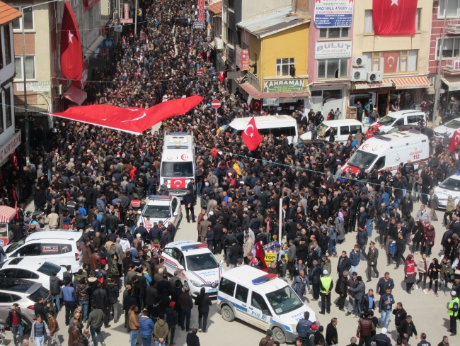 Şehit Jandarma Uzman Çavuş Çetin'i on binler son yolculuğuna uğurladı