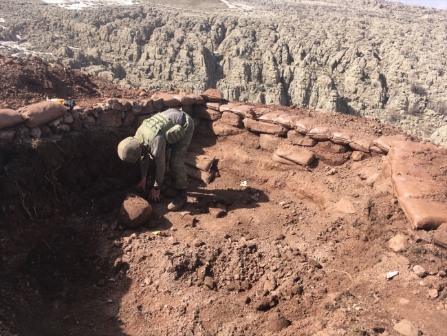 Mehmetçik 2 bin 400 rakımlı Balkaya Dağları'nda üs kuruyor