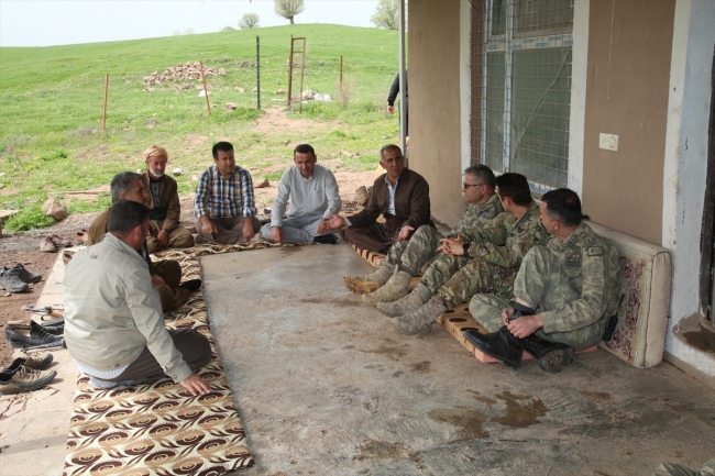 Mehmetçik, teröristlerden temizlenen bölgelere üsler kurdu