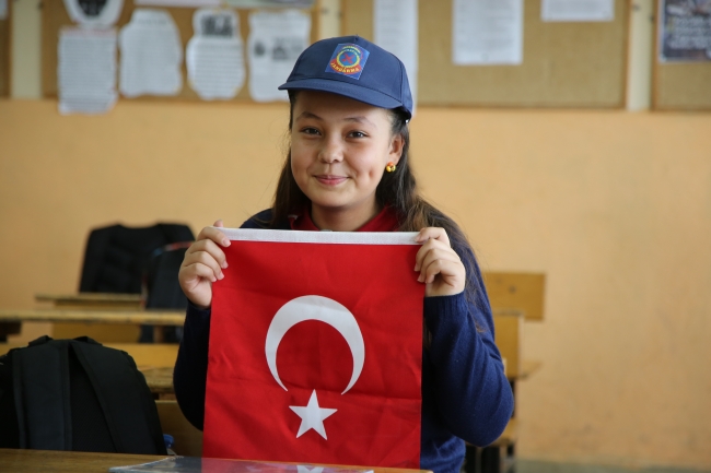 Afrin'deki Mehmetçik, Şeyma'nın eğitimi için seferber oldu