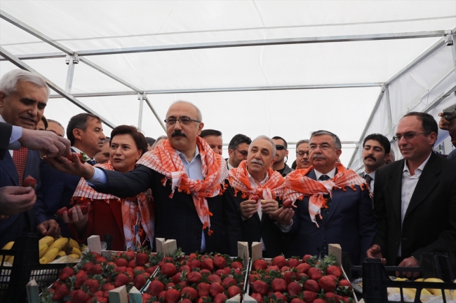 Mersin'de koyun keçi yetiştiricilerine sertifikaları verildi