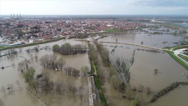 Tunca Nehri yatağına dönüyor