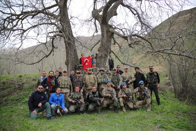 Mehmetçik karlı dağları teröristlere dar ediyor