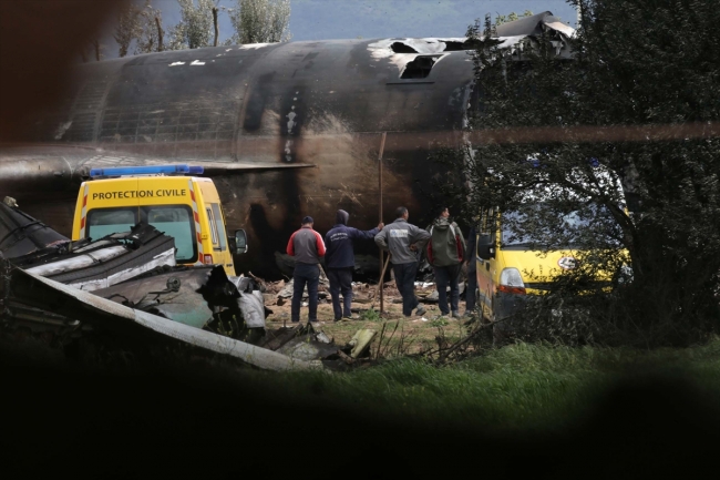 Cezayir'de askeri uçak düştü: 257 kişi hayatını kaybetti