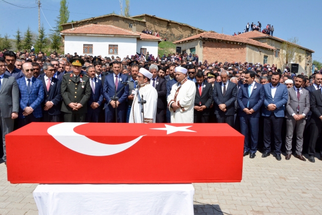 Şehit Uzman Çavuş Semih Şahin son yolculuğuna uğurlandı