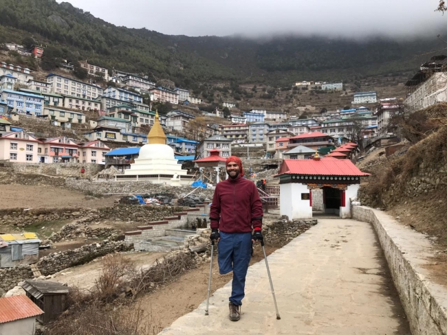 Filistinli sığınmacı, okulu kapanmasın diye tek ayağıyla Everest'e tırmanıyor