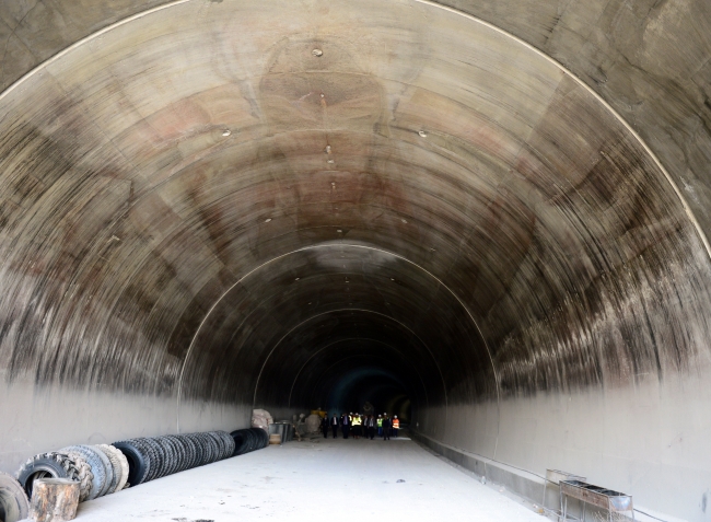 Eğribel Tüneli'nde ışığa 50 metre kaldı