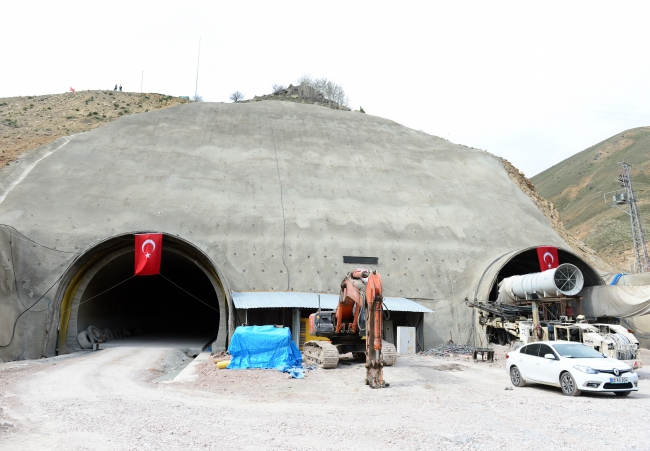 Eğribel Tüneli'nde ışığa 50 metre kaldı