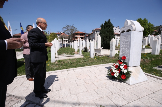 Başbakan Yardımcısı Şimşek, Aliya İzetbegovic'in kabrini ziyaret etti