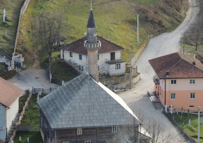 Tek bir çivi bile kullanılmadan inşa edilen cami iki asırdır ayakta