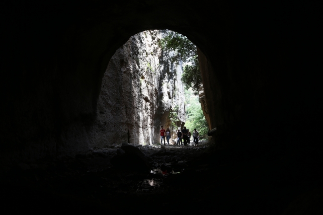 Romalılardan kalma Titus Tüneli, turistleri ağırlıyor