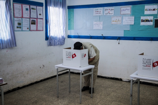 Tunus'ta yerel seçimlerde oy verme işlemi başladı