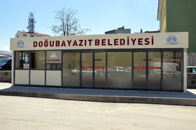 Doğubayazıt'taki internet erişimli, klimalı otobüs durakları beğenildi