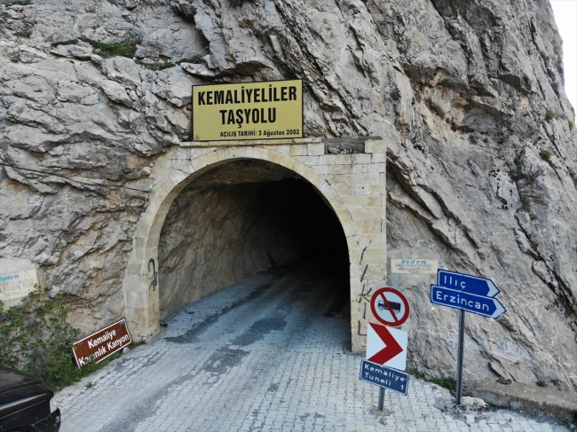 Dünyanın en zorlu yolları arasında gösterilen "Taş Yolu" adrenalin tutkunlarını bekliyor