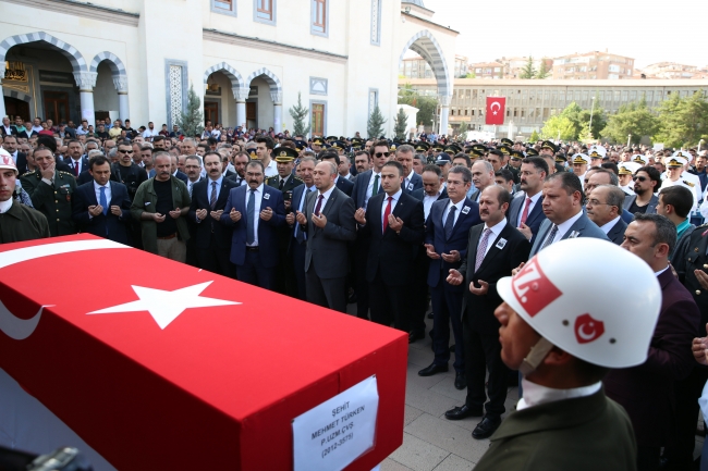 Şehit Musa Sayan ve Mehmet Türken'i binler son yolculuğuna uğurladı