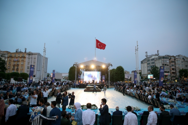 Taksim'de 'birlik sofrası' kuruldu