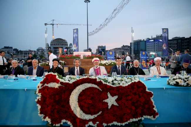 Taksim'de 'birlik sofrası' kuruldu