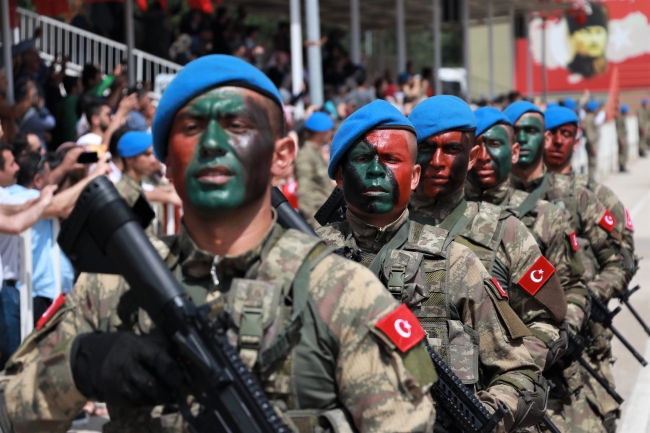 Isparta ve Burdur'da asteğmen ve kısa dönem erler yemin etti