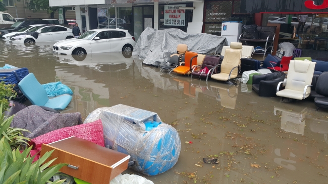 Ankara'da sağanak yağış ve dolu hayatı olumsuz etkiledi