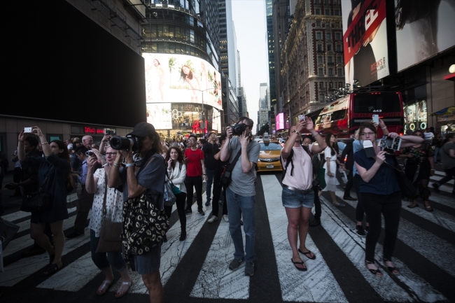 Gökdelenler şehri Manhattan'da trafiği kilitleyen gün batımı