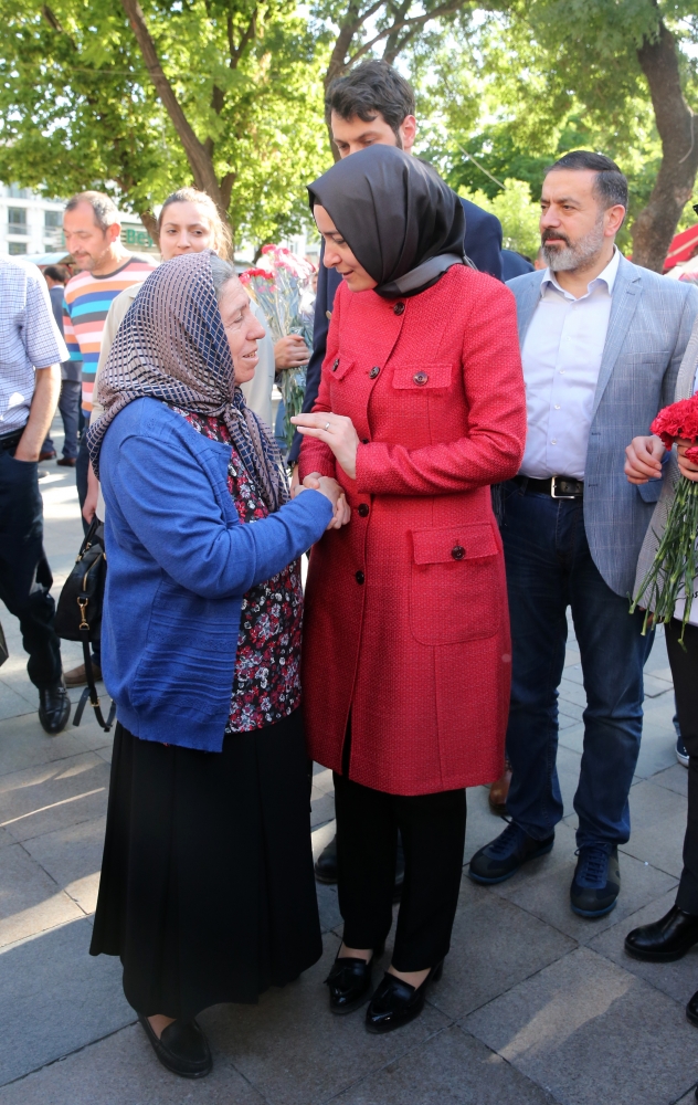 Bakan Kaya, Kapalıçarşı esnafını ziyaret etti