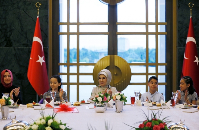 Emine Erdoğan'dan yetim çocuklara iftar daveti