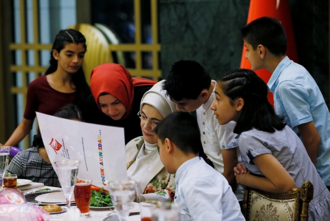 Emine Erdoğan'dan yetim çocuklara iftar daveti