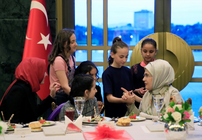 Emine Erdoğan'dan yetim çocuklara iftar daveti