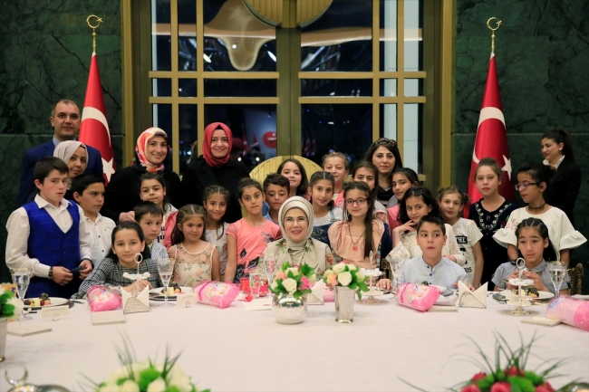 Emine Erdoğan'dan yetim çocuklara iftar daveti