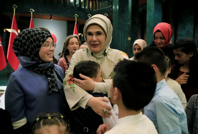 Emine Erdoğan'dan yetim çocuklara iftar daveti