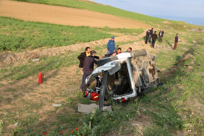 Yozgat'ta otomobil şarampole devrildi: 3 ölü