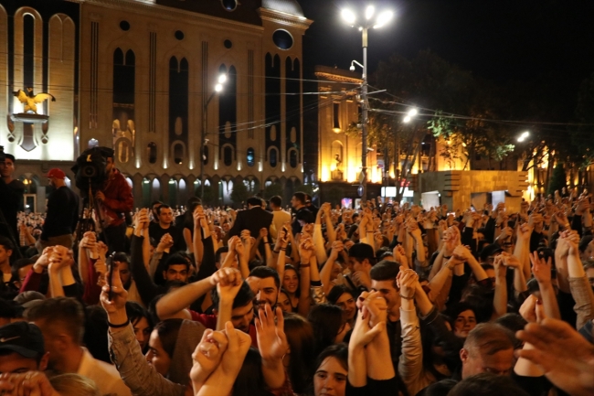 Gürcistan'daki cinayet davasındaki tahliye kararına protestolar sürüyor