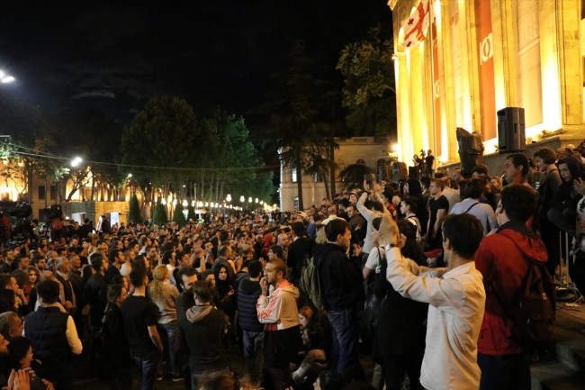 Gürcistan'daki cinayet davasındaki tahliye kararına protestolar sürüyor