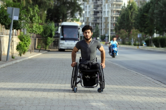 Doğuştan bedensel engelli genç sporla hayata tutundu