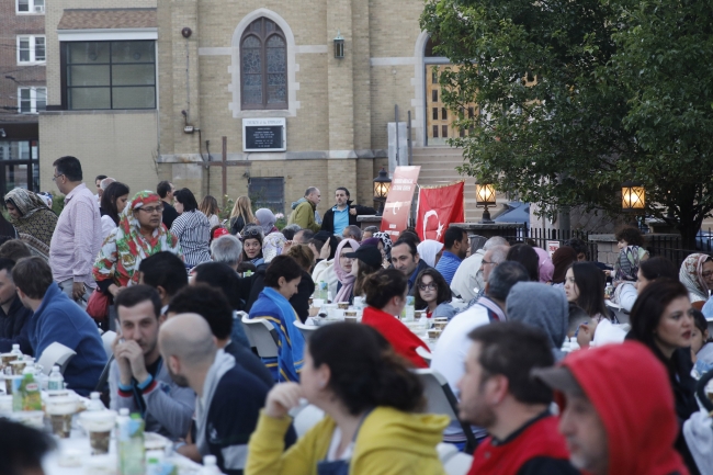 ABD'de Müslümanlar sokak iftarında buluştu