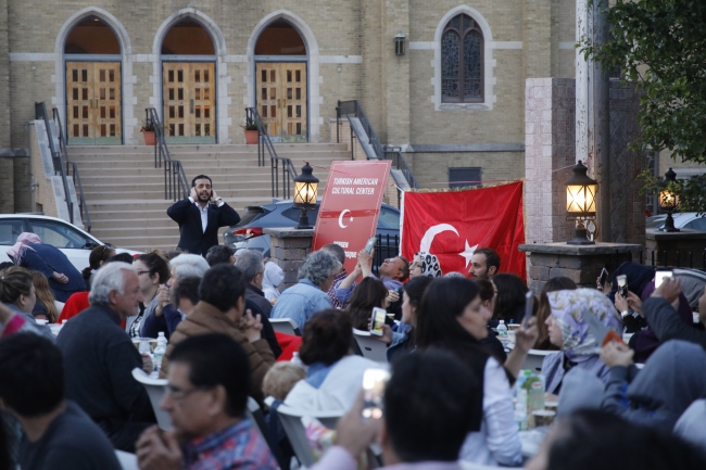 ABD'de Müslümanlar sokak iftarında buluştu