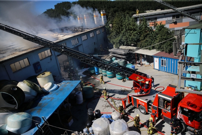 İstanbul Kağıthane'de fabrika yangını