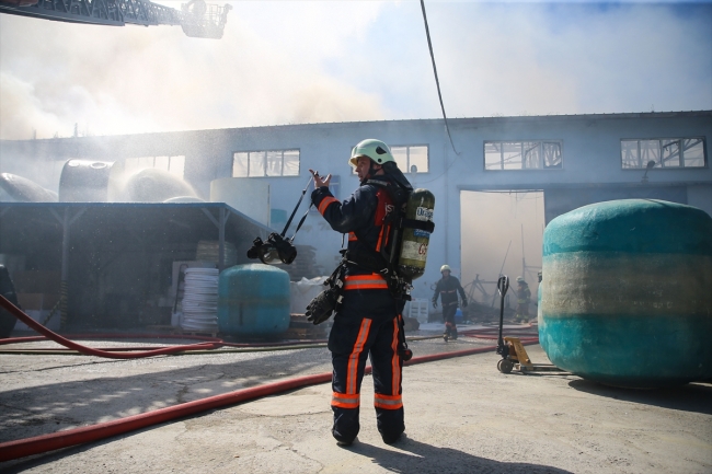 İstanbul Kağıthane'de fabrika yangını