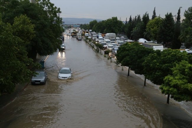 Kahramanmaraş'ta sağanak su baskınlarına neden oldu