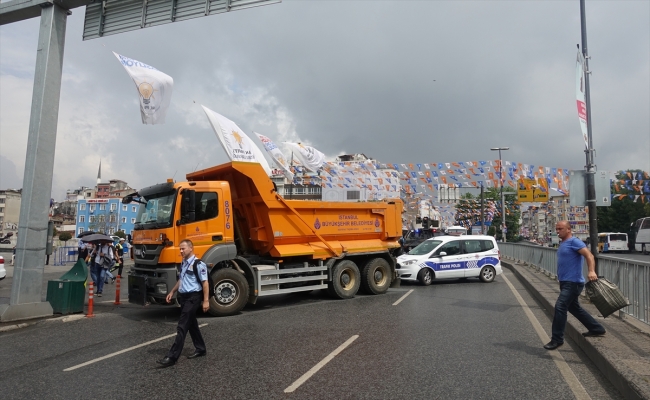 İstanbul'da bazı yollar trafiğe kapatıldı