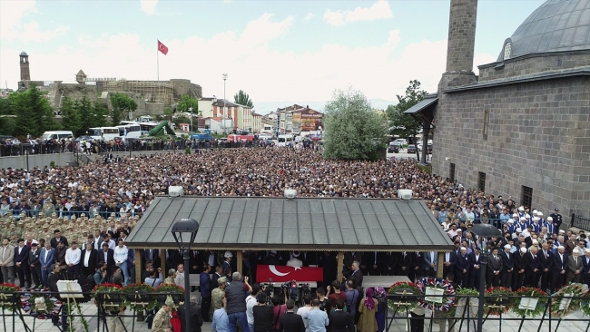 Şehit Yüzbaşı Çelebi son yolculuğuna uğurlandı